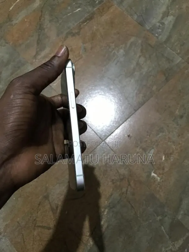 Apple iPhone 15 256 GB Green · Photo 1