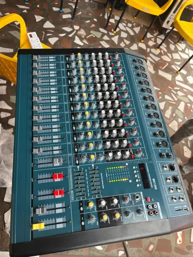 Mk-1200 Powered Mixer · Photo 1