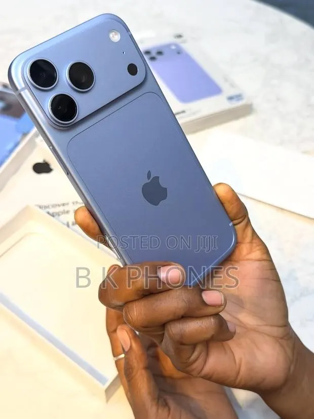 Apple iPhone 18 Pro Max 256 GB Blue · Photo 1