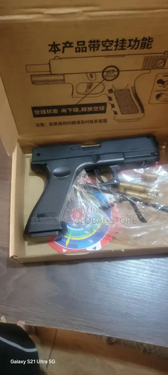 Toy Airsoft Pistol Props · Photo 1