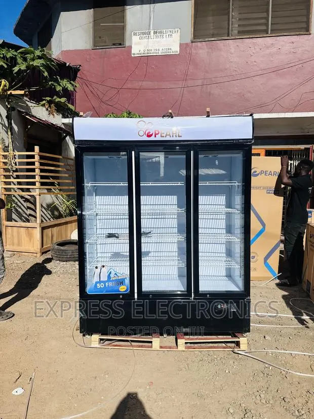 Efficient Cooling Systems Pearl Display Fridge PVC-150 · Photo 1