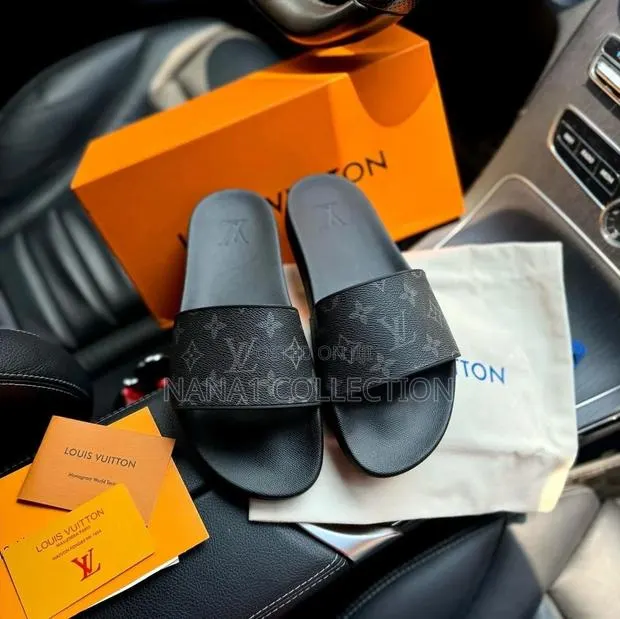Men’S Louis Vuitton Slippers · Photo 1