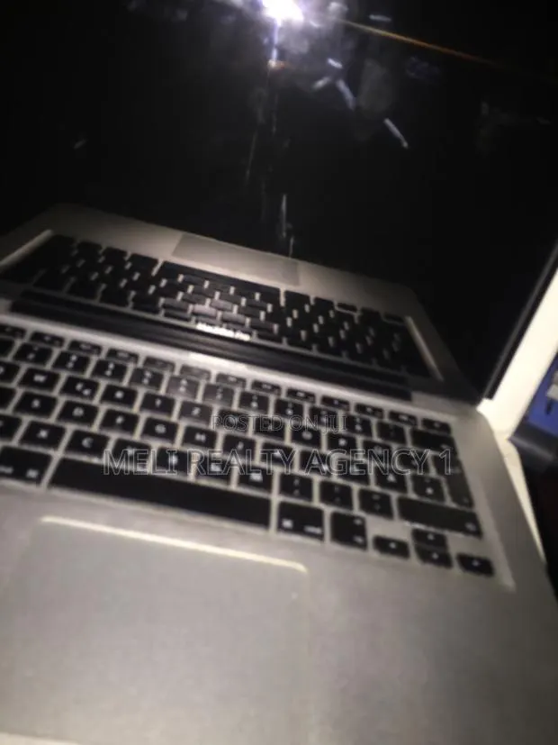 Laptop 4GB Apple M2 SSHD+SSD 140GB · Photo 1