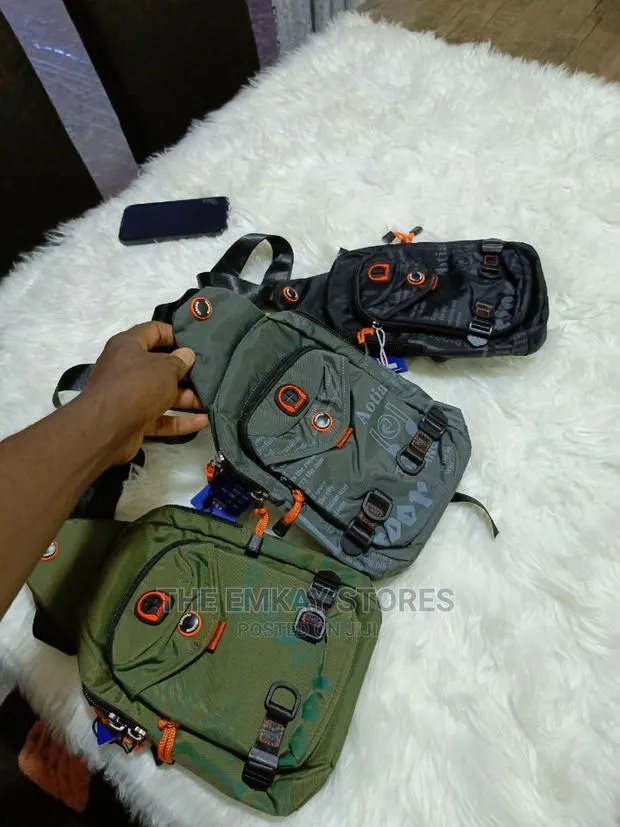 Shoulder Bag · Photo 1