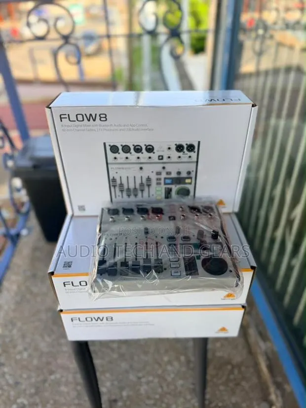 Behringer Flow 8 Compact Digital Mixer · Photo 1