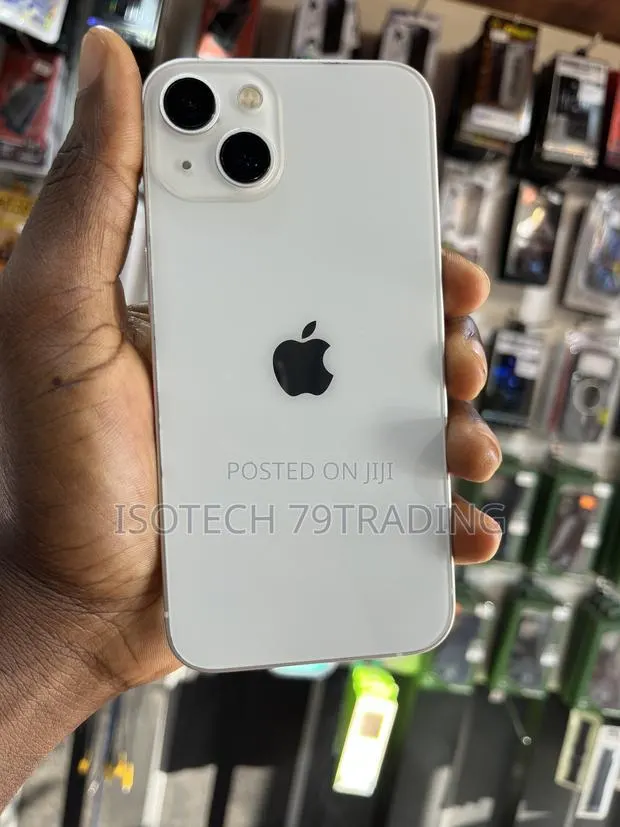 Apple iPhone 13 128 GB Silver · Photo 1