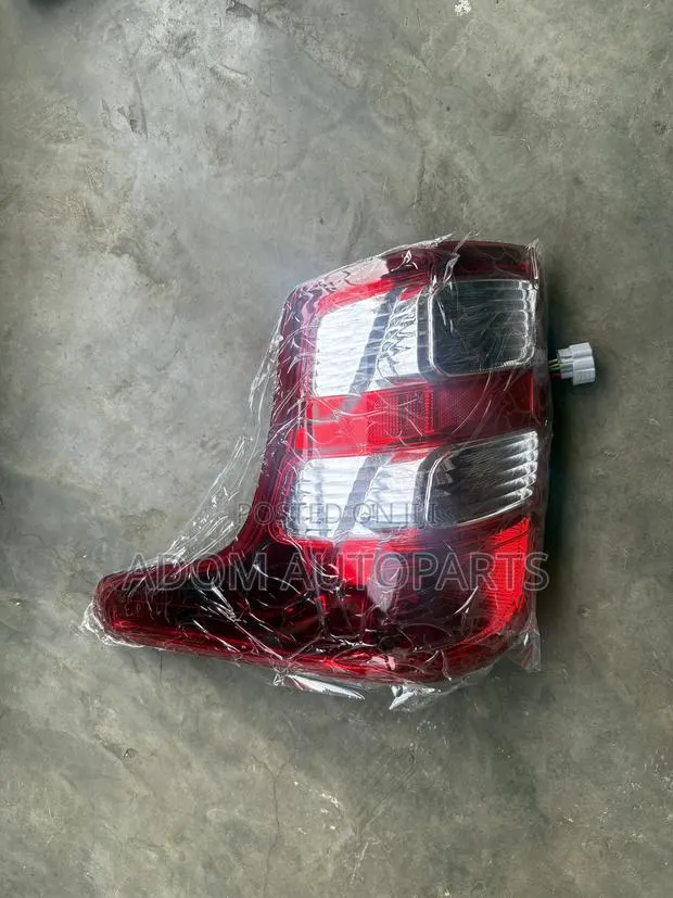 Mitsubishi L200 Taillight 2012 2013 2014 2015 2016 2017 · Photo 1