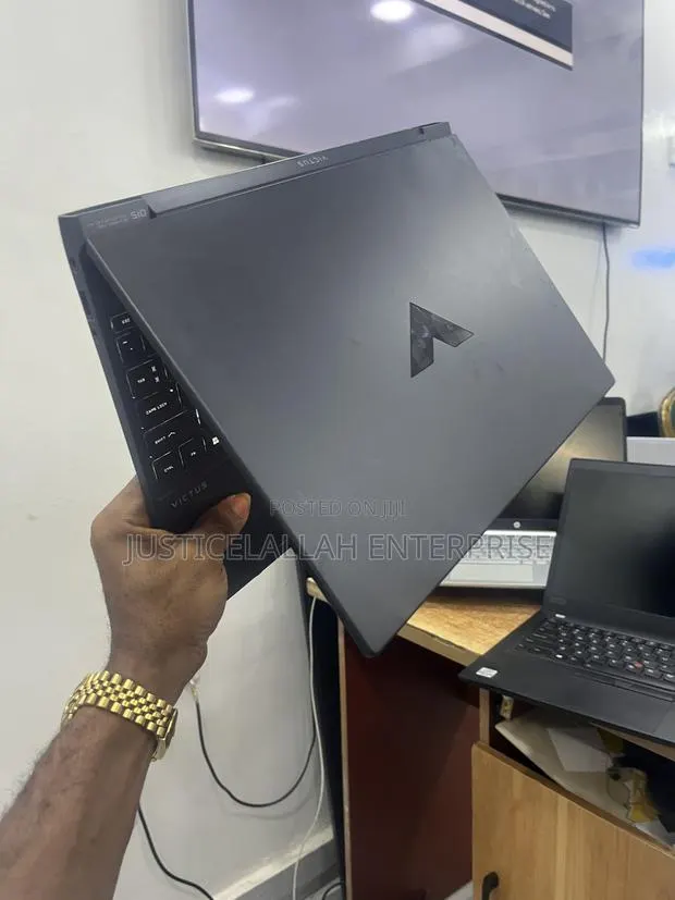 Laptop HP Victus 15 16GB AMD Ryzen 5 SSD 512GB · Photo 1