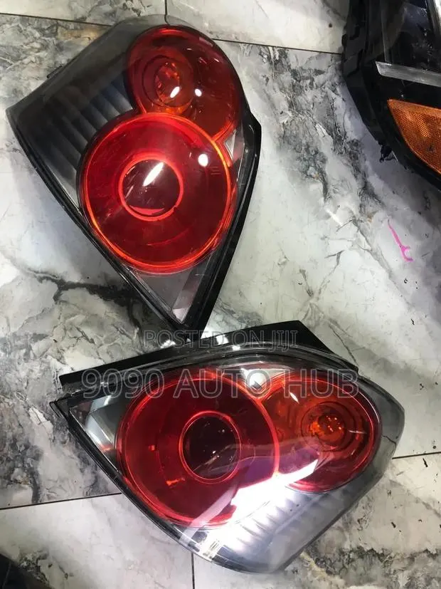 Toyota Yaris / Vitz 2008, 2009, 2010, 2011, 2012 Taillight | Spec · Photo 1