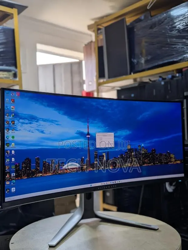Alienware Curved Gaming Monitor 34" Inch OLED 3440x1440 175Hz 0.1ms · Photo 1