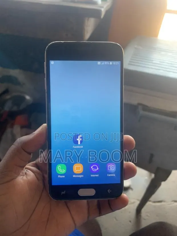 Samsung Galaxy J3 16 GB Gold · Photo 1