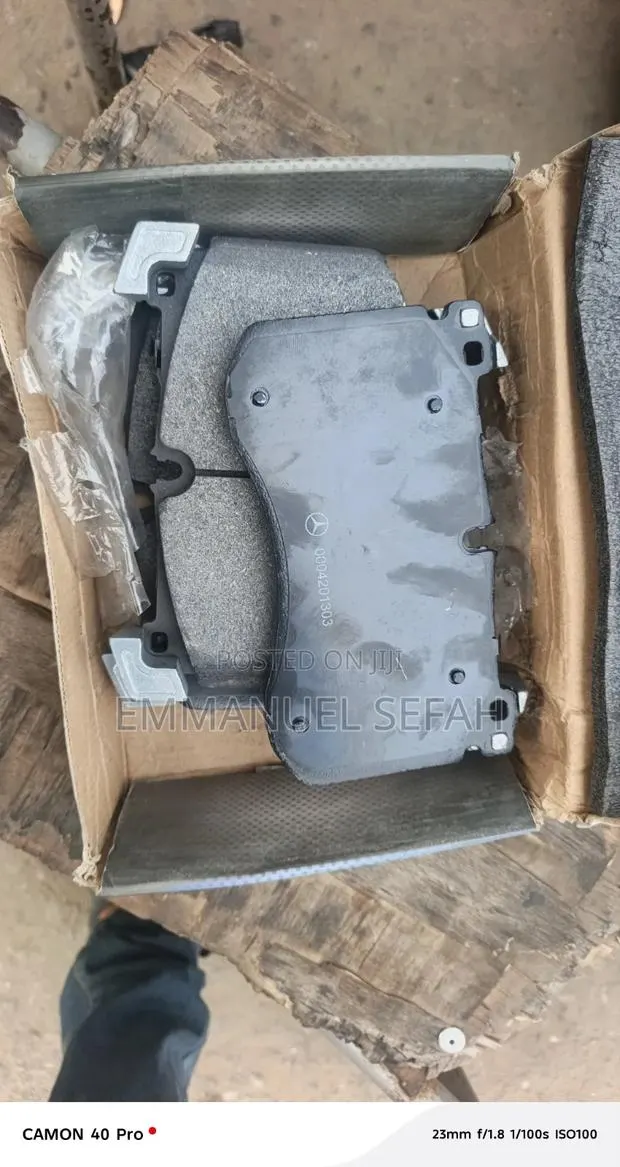 Mercedes-Benz G Wagon Front Brake Pads · Photo 1
