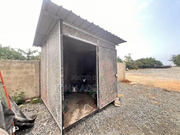Kiosk (Momo, Storage, Shop, Security Post) · Photo 3