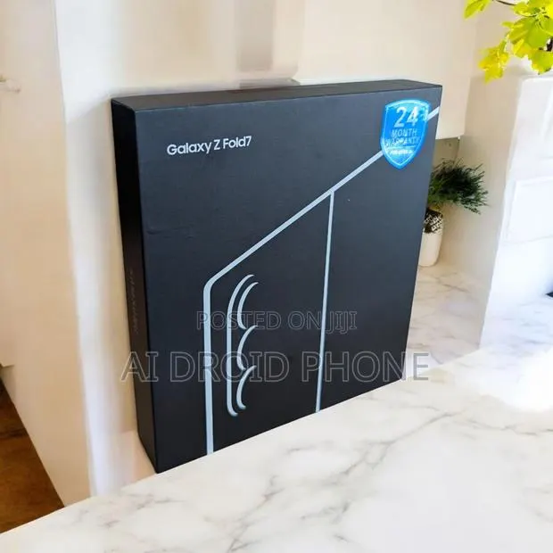 New Samsung Galaxy Z Fold7 256 GB Blue · Photo 3