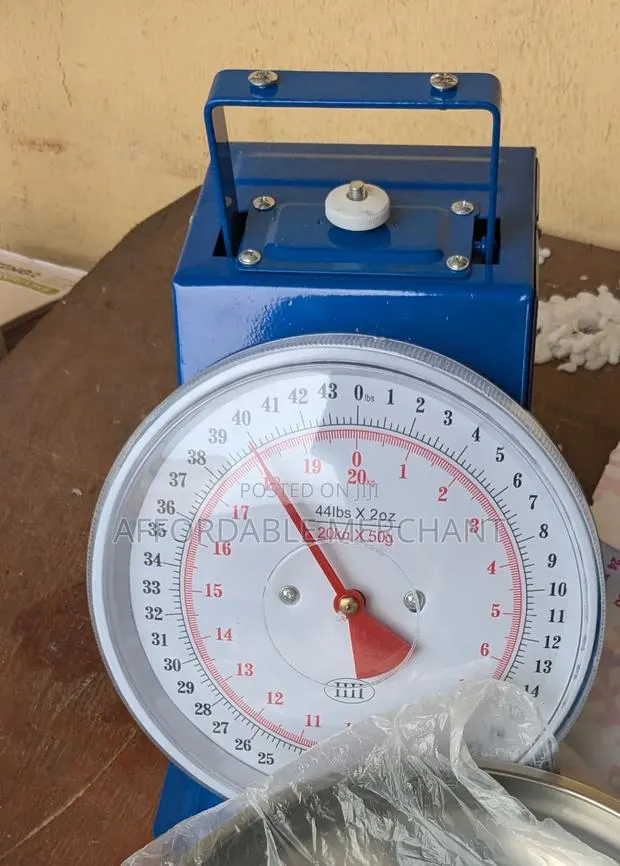 Mechanical Kitchen Scale · Photo 1