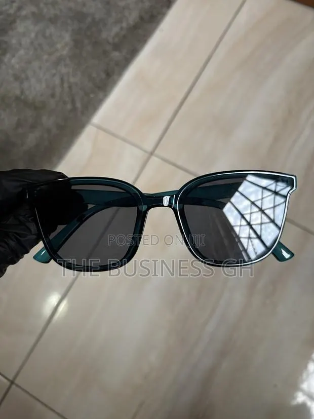 Blue Non-Branded Sunglasses · Photo 1