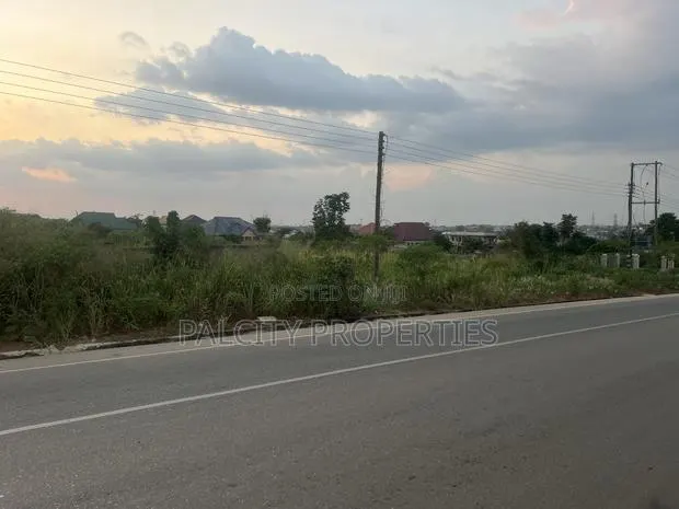 4.75 Acres of Commercial Land for Sale in Ejisu · Photo 1