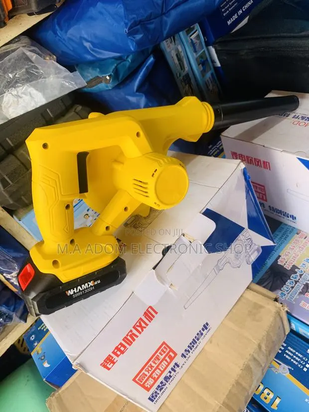 Brand New Blower With Rechargeable Batteries · Photo 1