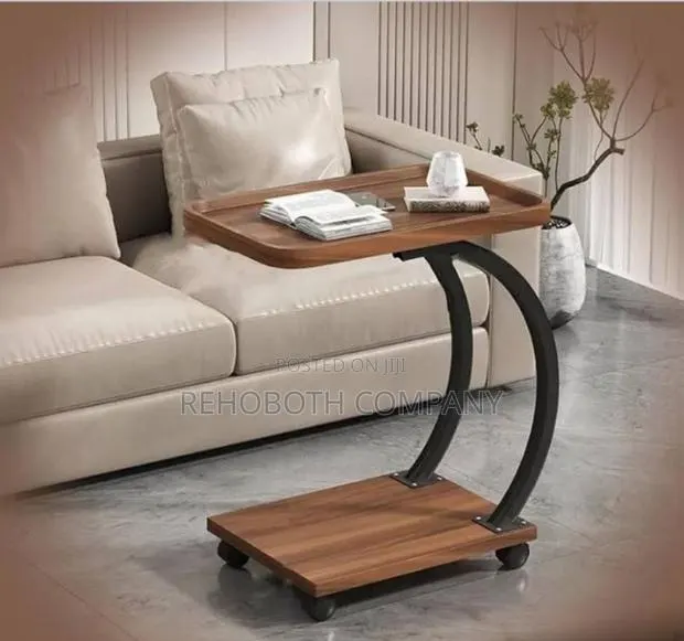 Curve Side Table · Photo 1