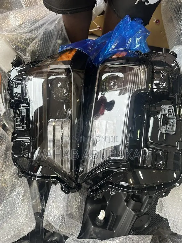 Toyota Tacoma 2024 Headlights Pair · Photo 1