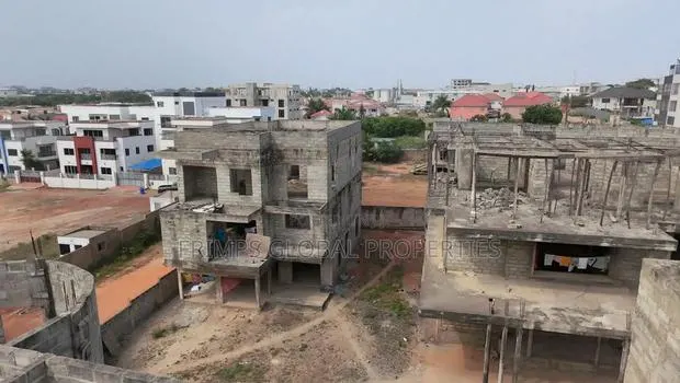 12bdrm House in Airport Residential Area for sale · Photo 1