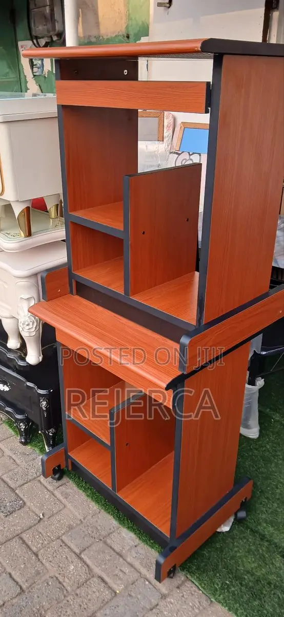 Durable Office Desk · Photo 1