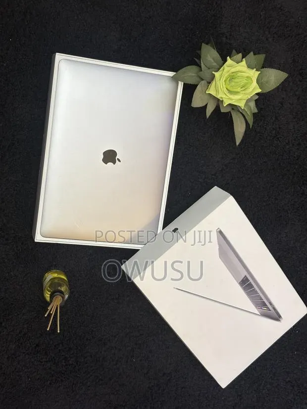 Laptop Apple MacBook Pro 2019 32GB Intel Core i9 SSD 1T · Photo 1