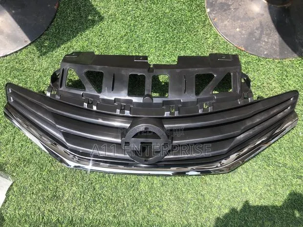 Nissan Versa Note 2015 Front Grill · Photo 1
