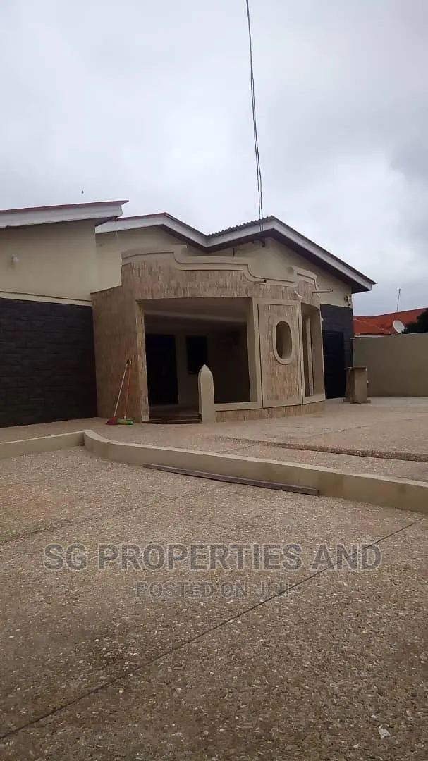4bdrm House in Batsonaa, Spintex for rent · Photo 1