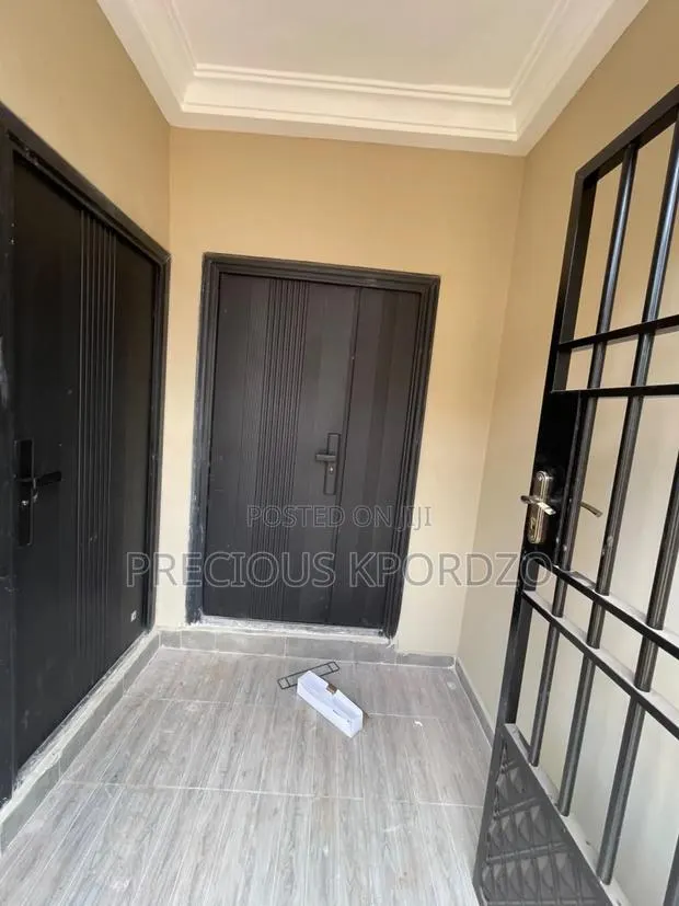 1bdrm Room & Parlour in Amrahia Adenta, Frafraha for rent · Photo 1