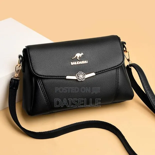 Bal-D Shoulder Bag · Photo 1