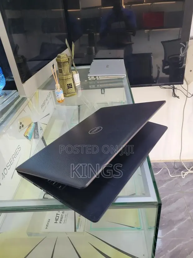 Laptop Dell Inspiron 15 3593 8GB Intel Core i7 SSD 256GB · Photo 1
