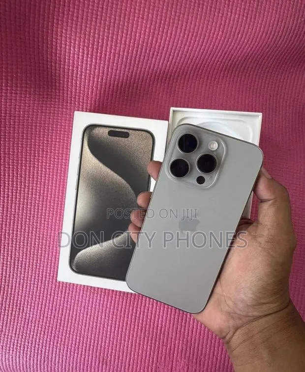 Apple iPhone 15 Pro Max 256 GB Silver · Photo 1