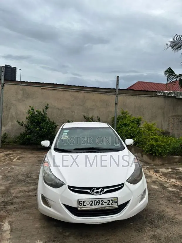 Hyundai Elantra 2013 White · Photo 1