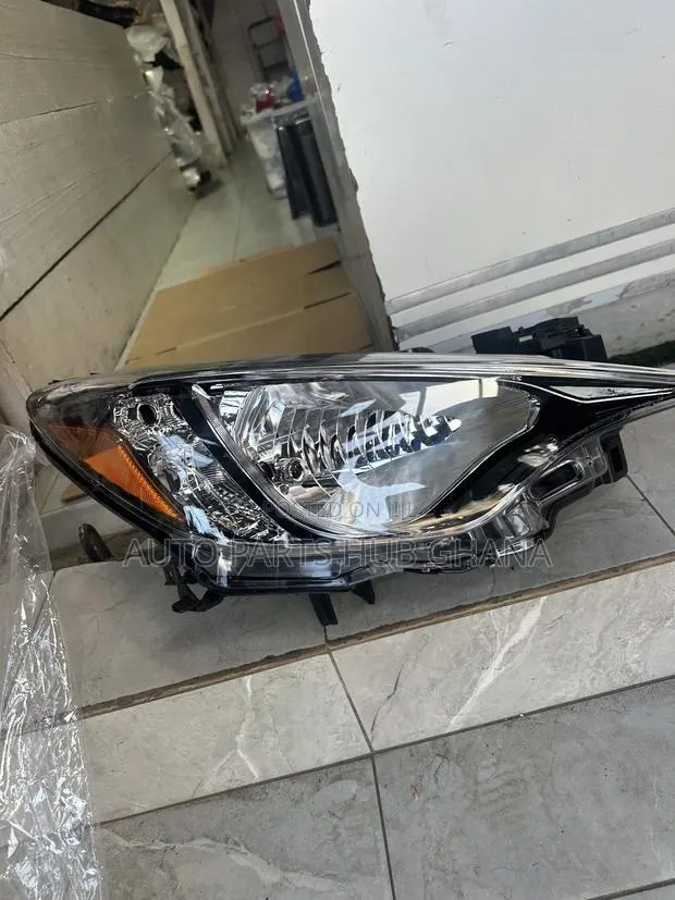 Toyota Yaris IA Headlights Available · Photo 1