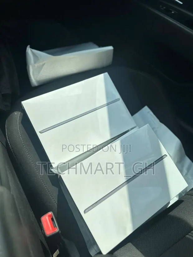 New Apple iPad 10.2 (2021) 64 GB Gray · Photo 1