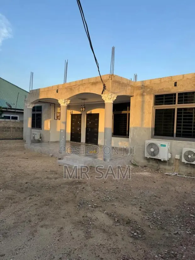5bdrm House in Kakraba To Adade, Kasoa for sale · Photo 1