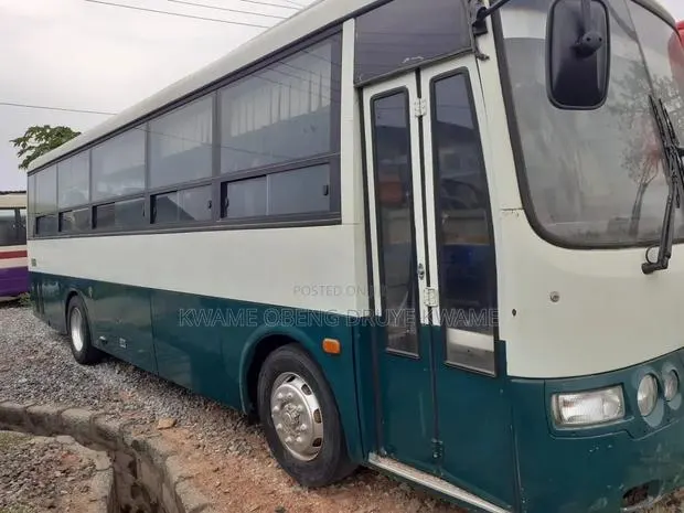 Hyundai Universe 2010 White · Photo 1