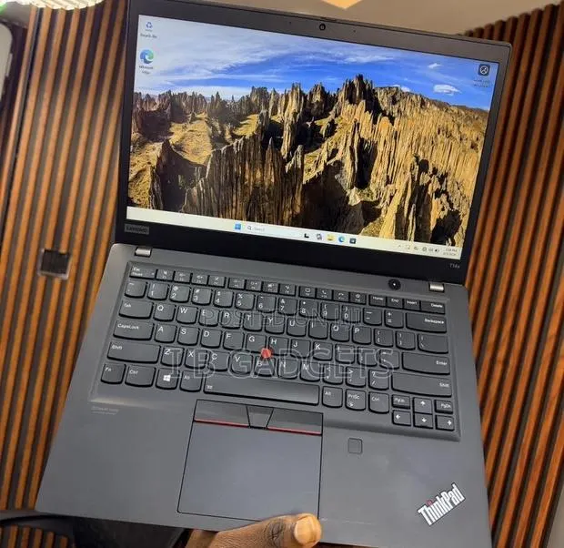 Laptop Lenovo ThinkPad T14 G2 16GB Intel Core I7 SSD 512GB · Photo 1