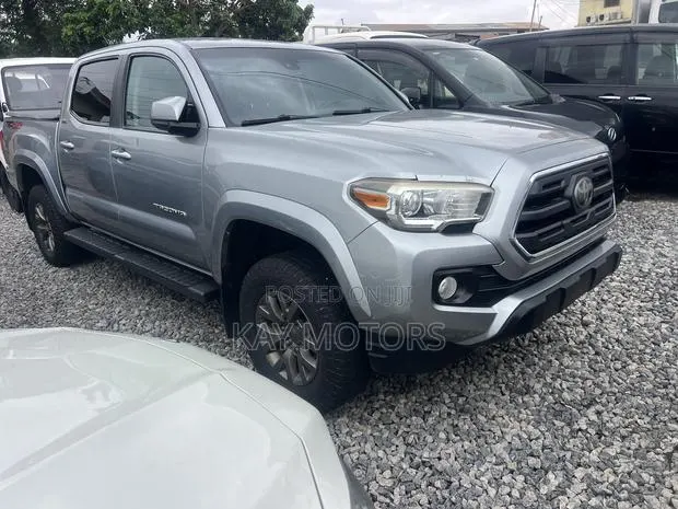 Toyota Tacoma SR5 2018 Gray · Photo 1