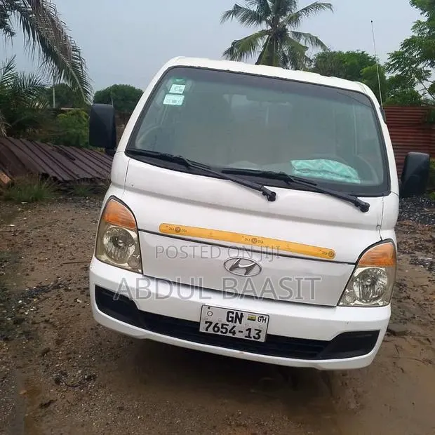 Hyundai H1 2010 White · Photo 1