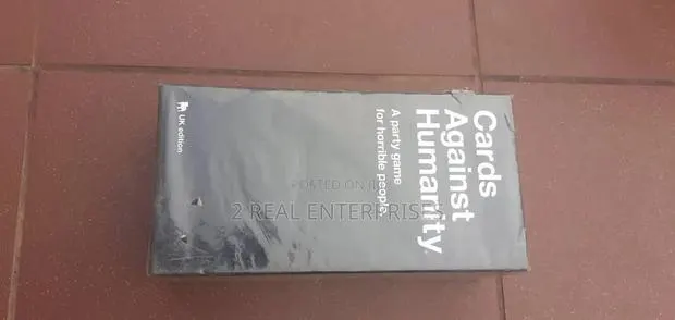 Cards Against Humanity Board Game - Official UK Edition · Photo 1