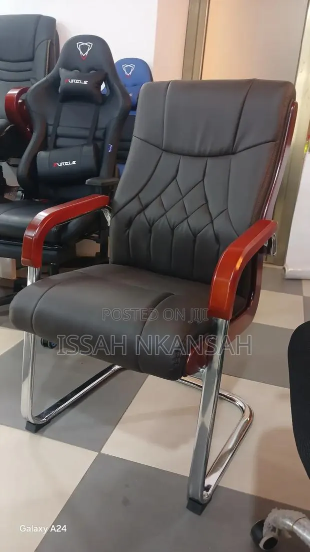 Luxurious Chair · Photo 1