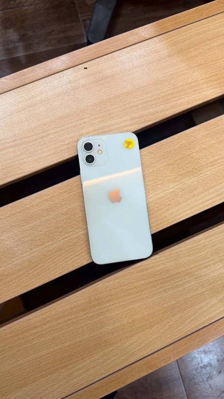 Used Apple iPhone 12 · Photo 3