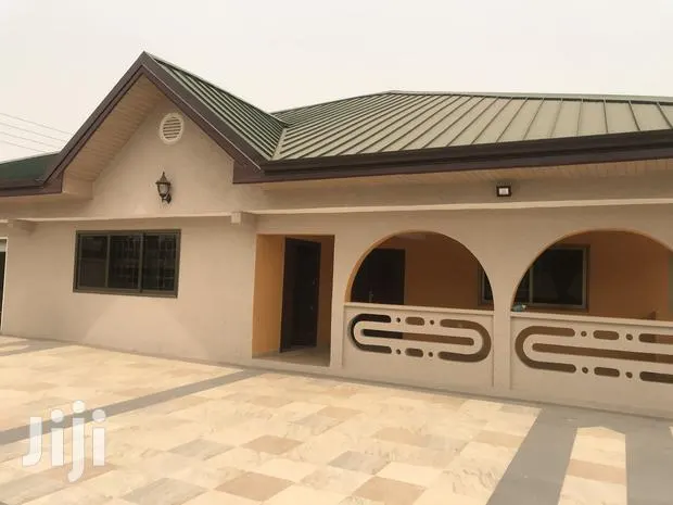 3 Bedrooms House for Rent at Spintex