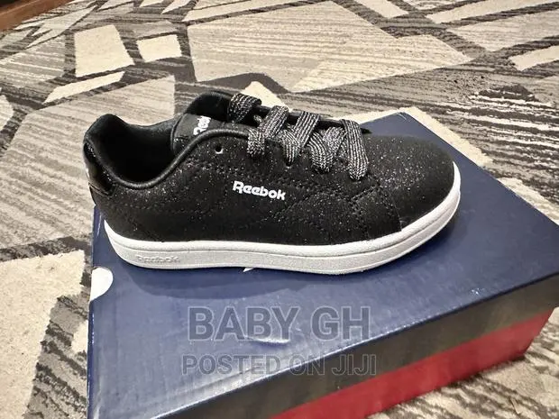 Black Reebok Sneakers · Photo 3