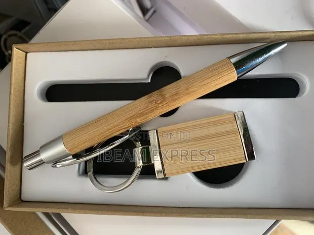 Wooden Pen With Key Ring Set in a Box · Photo 1