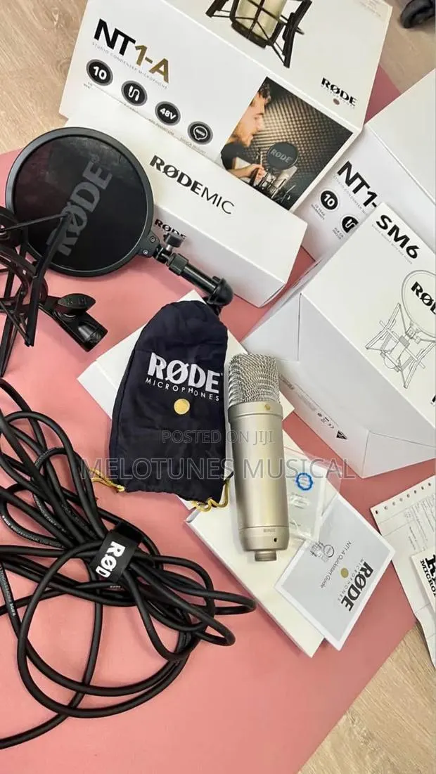 Røde Nt1-a Large-Diaphragm Cardioid Condenser Microphone · Photo 1