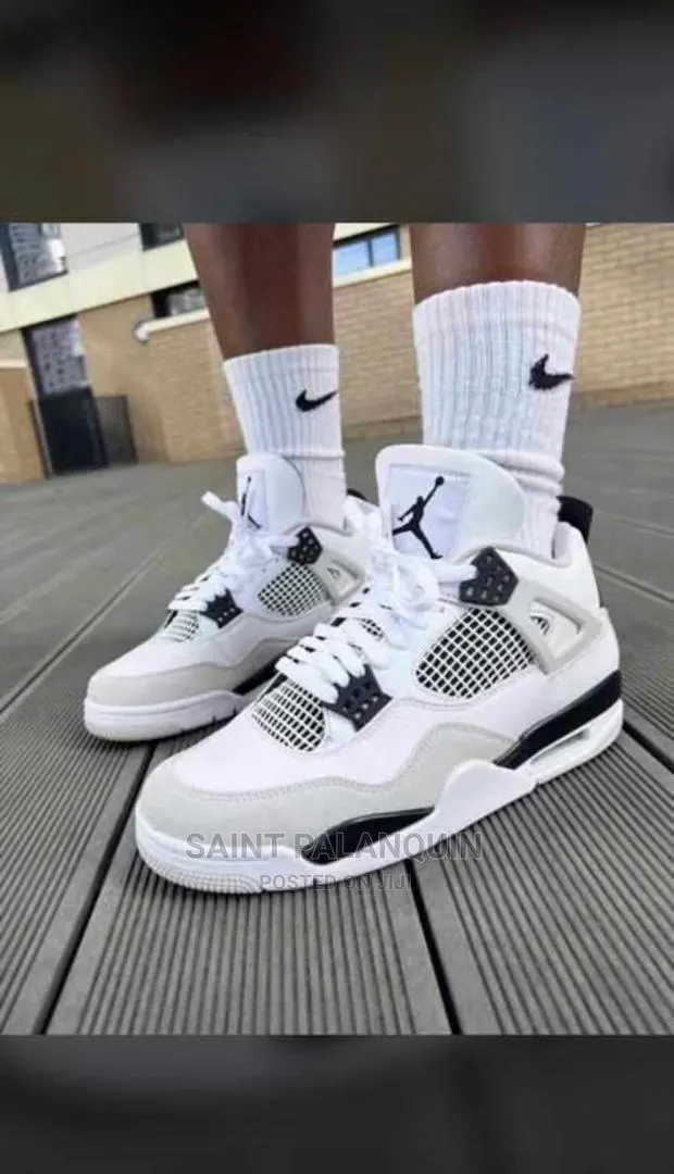 Nike Jordan 4s · Photo 1