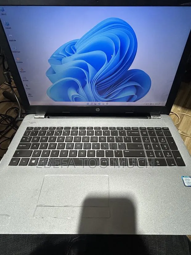 Laptop HP Pavilion 15 8GB Intel Core i5 HDD 320GB · Photo 1